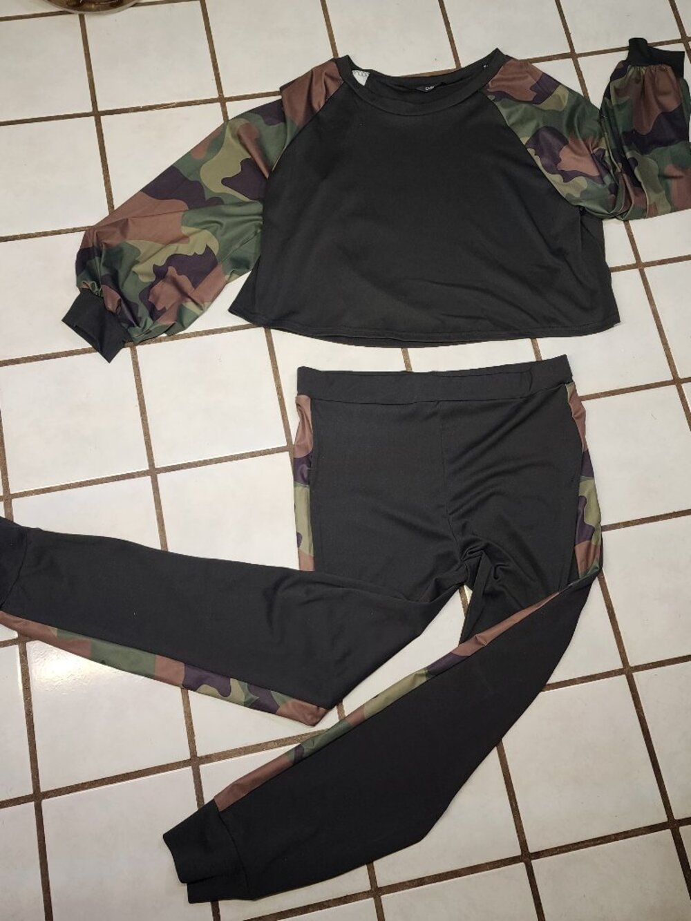 ChicMe Camouflage Women's 2 Piece Set Size 2XL Pants & Top